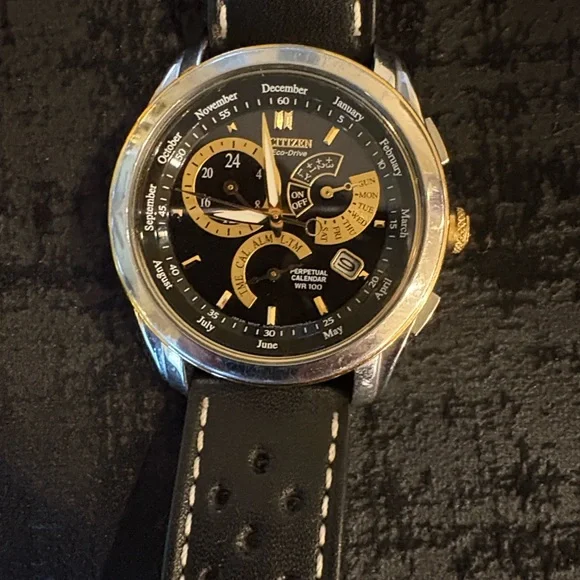 Citizen Eco-Drive Black and Gold watch - Picture 4 of 5